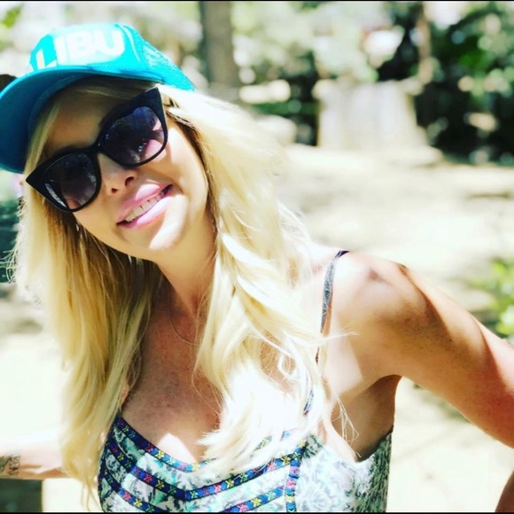 Meet your Posher, Kristie - Picture 1 of 2